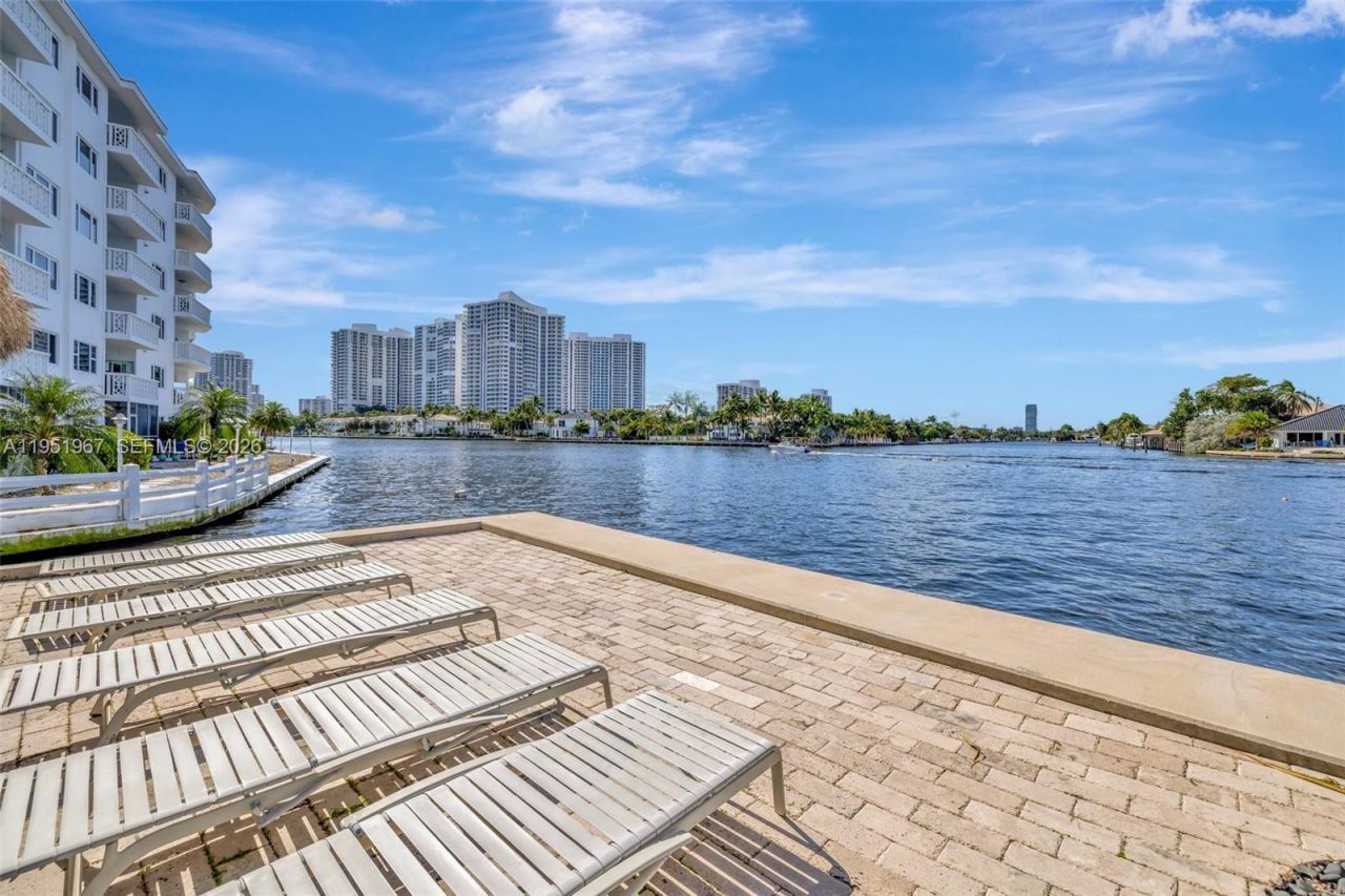 3177 S Ocean Dr, Unit 122, Hallandale Beach, FL 33009 Photo