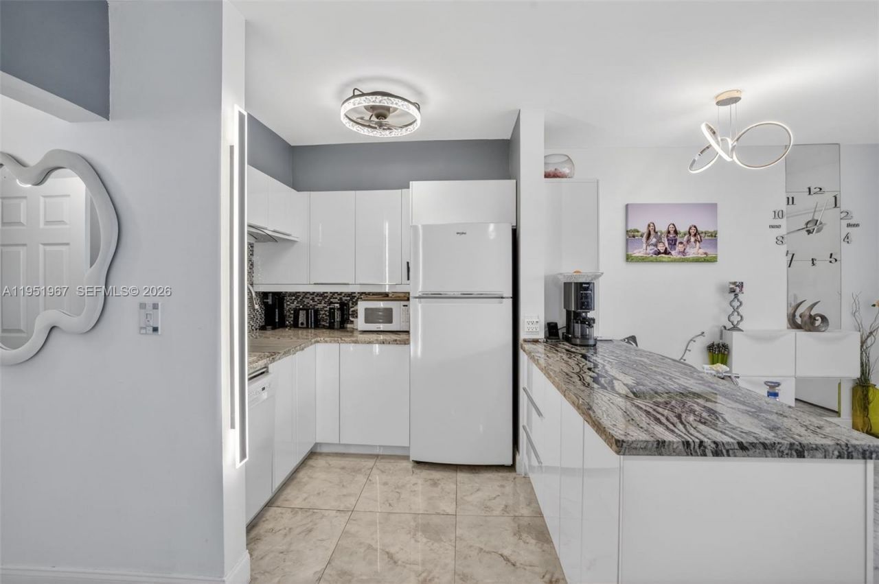 3177 S Ocean Dr, Unit 122, Hallandale Beach, FL 33009 Photo