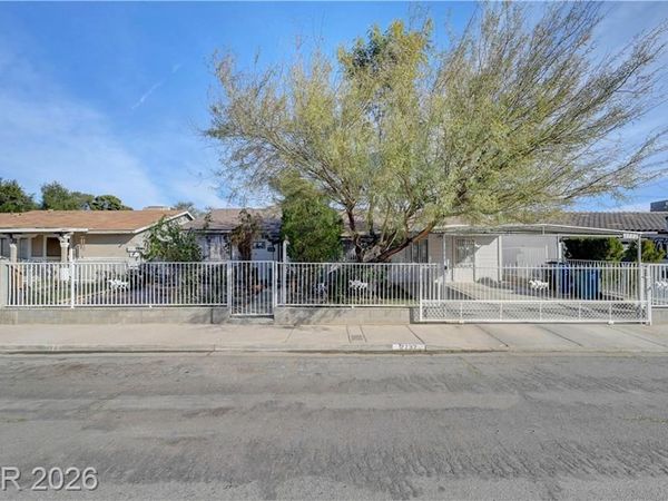 2732 Johannson Lane, Las Vegas, NV 89115