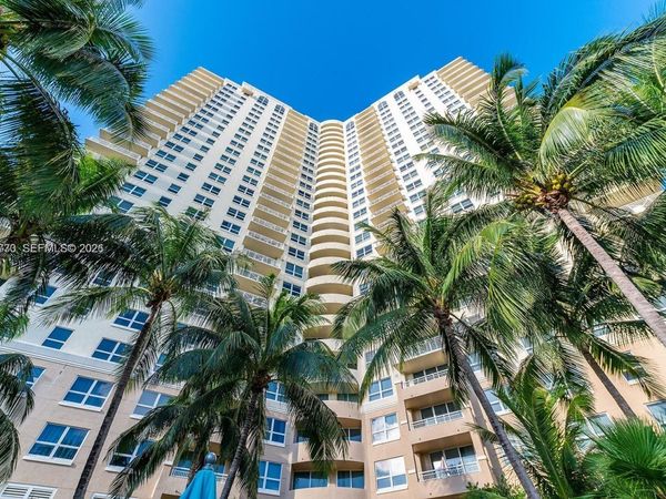 19501 W Country Club Dr, Unit TS-05, Aventura, FL 33180