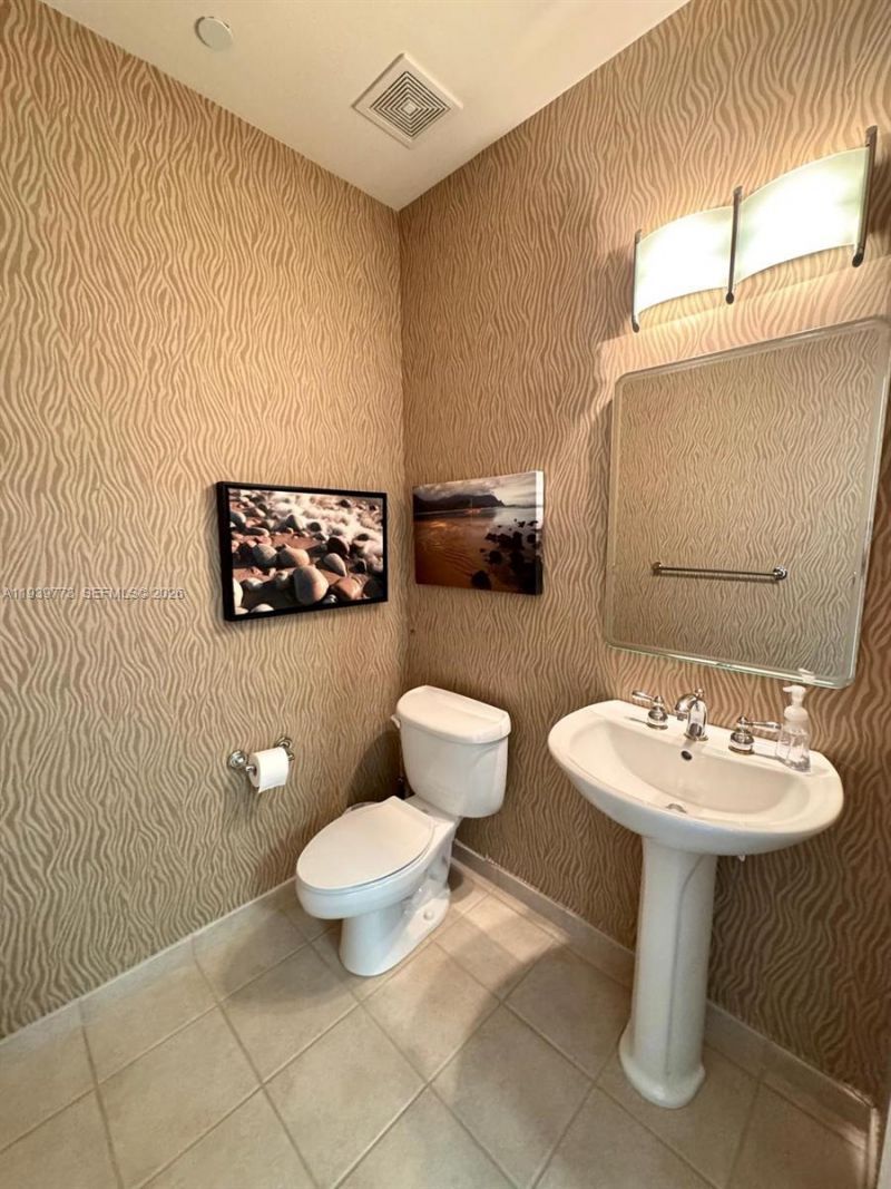 19501 W Country Club Dr, Unit TS-05, Aventura, FL 33180 Photo