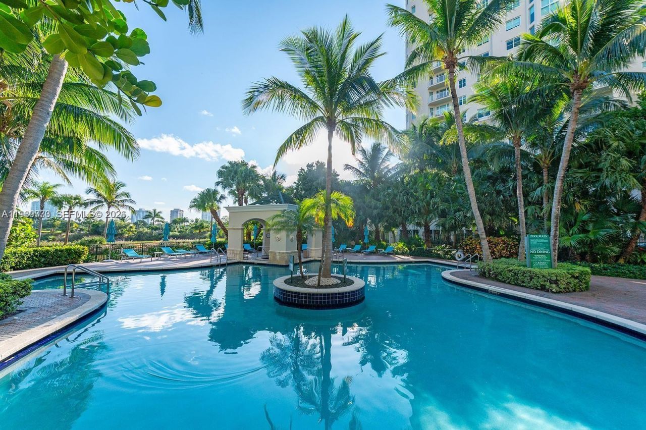 19501 W Country Club Dr, Unit TS-05, Aventura, FL 33180 Photo