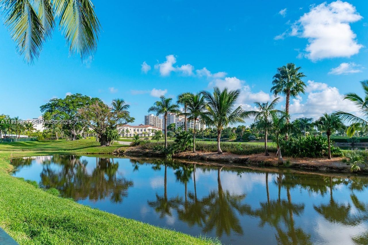 19501 W Country Club Dr, Unit TS-05, Aventura, FL 33180 Photo