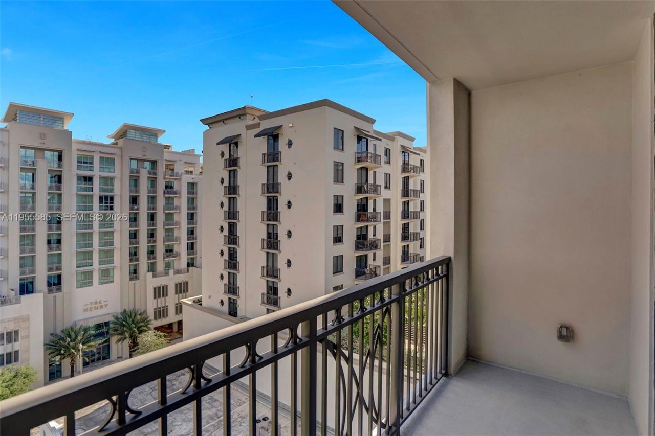 301 Altara Ave, Unit 730, Coral Gables, FL 33146 Photo