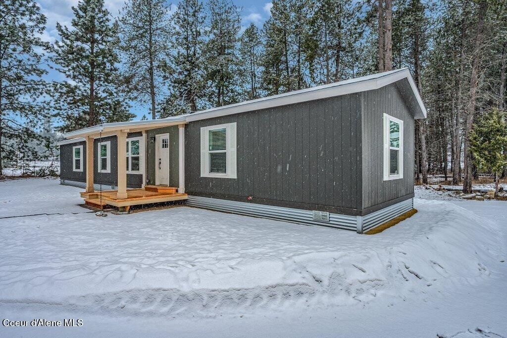 235 Davis Rd, Sagle, ID 83860 Main Photo