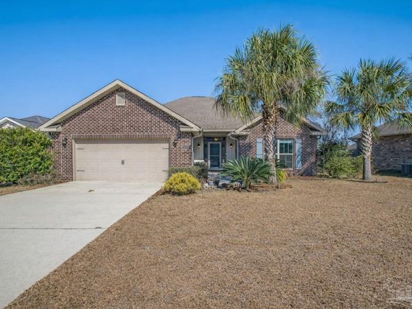 2470 Bentley Oaks Dr, Cantonment, FL 32533