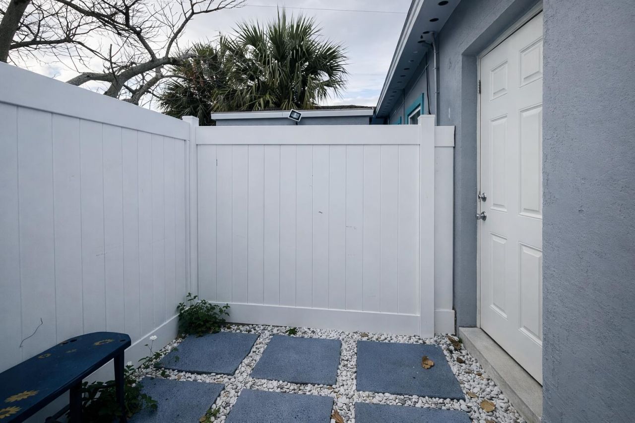 5823 Churchill Circle W, West Palm Beach, FL 33405 Photo