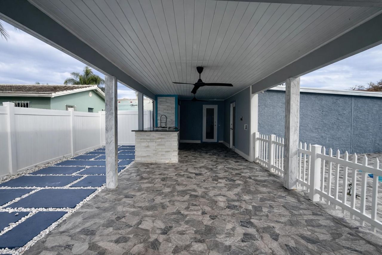 5823 Churchill Circle W, West Palm Beach, FL 33405 Photo