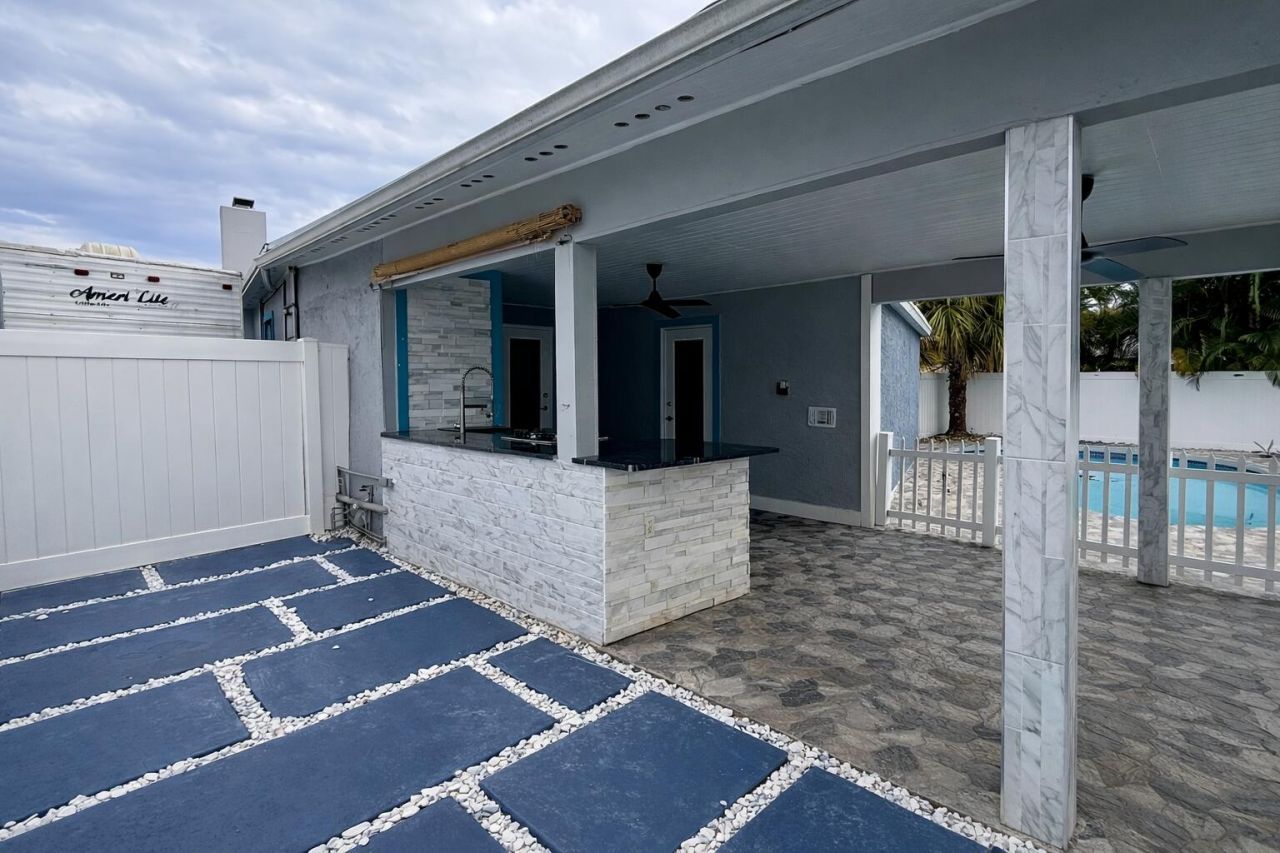 5823 Churchill Circle W, West Palm Beach, FL 33405 Photo