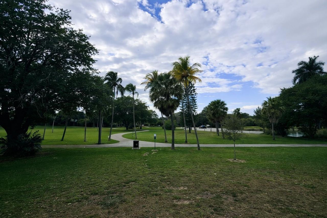 5823 Churchill Circle W, West Palm Beach, FL 33405 Photo