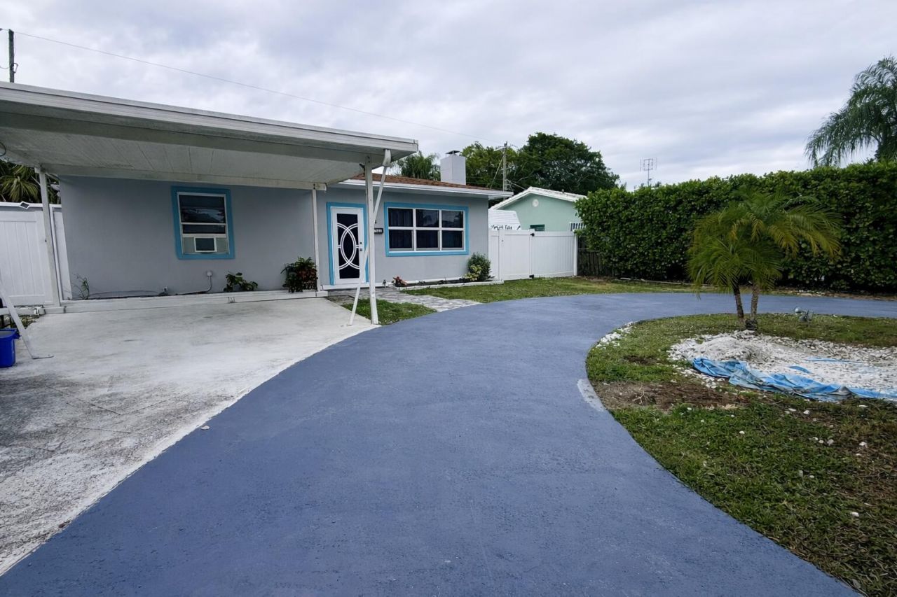 5823 Churchill Circle W, West Palm Beach, FL 33405 Photo