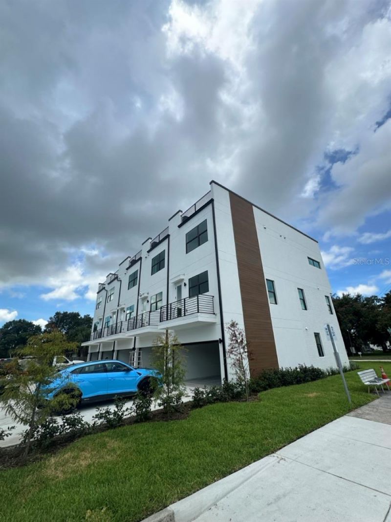 379 13th St N, Saint Petersburg, FL 33705 Photo