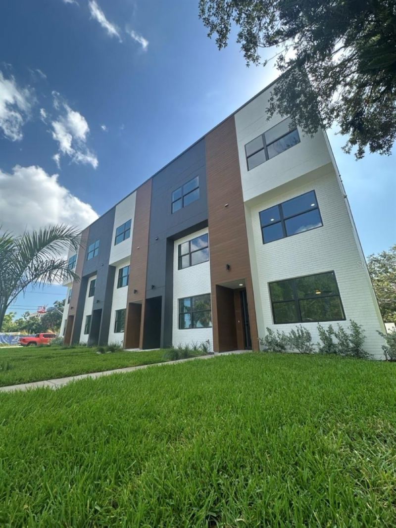 379 13th St N, Saint Petersburg, FL 33705 Photo