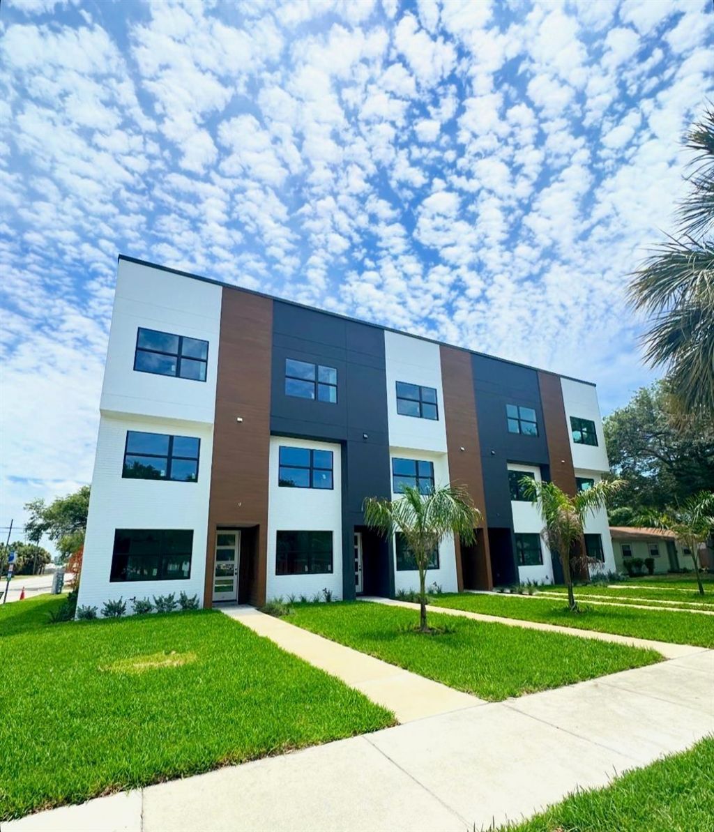 379 13th St N, Saint Petersburg, FL 33705 Photo