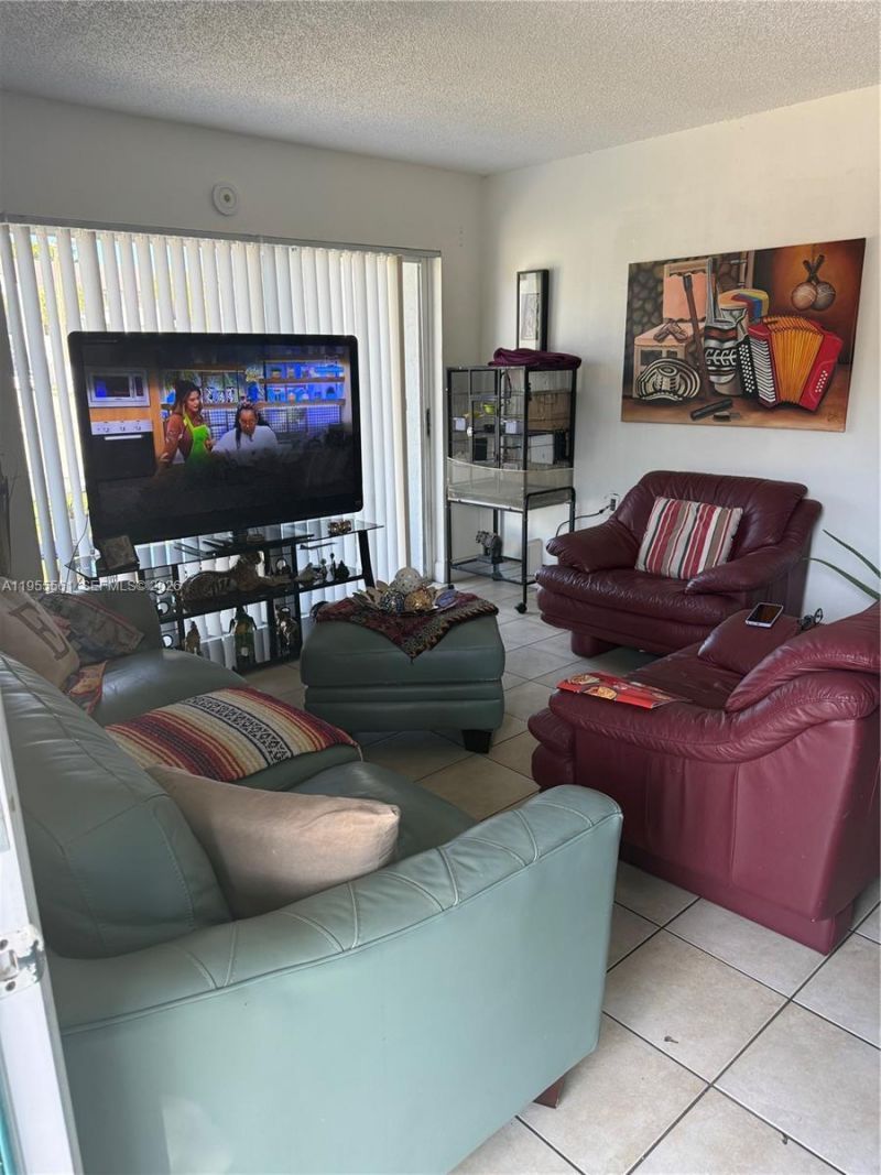 7120 NW 179th St, Unit 105, Hialeah, FL 33015 Photo