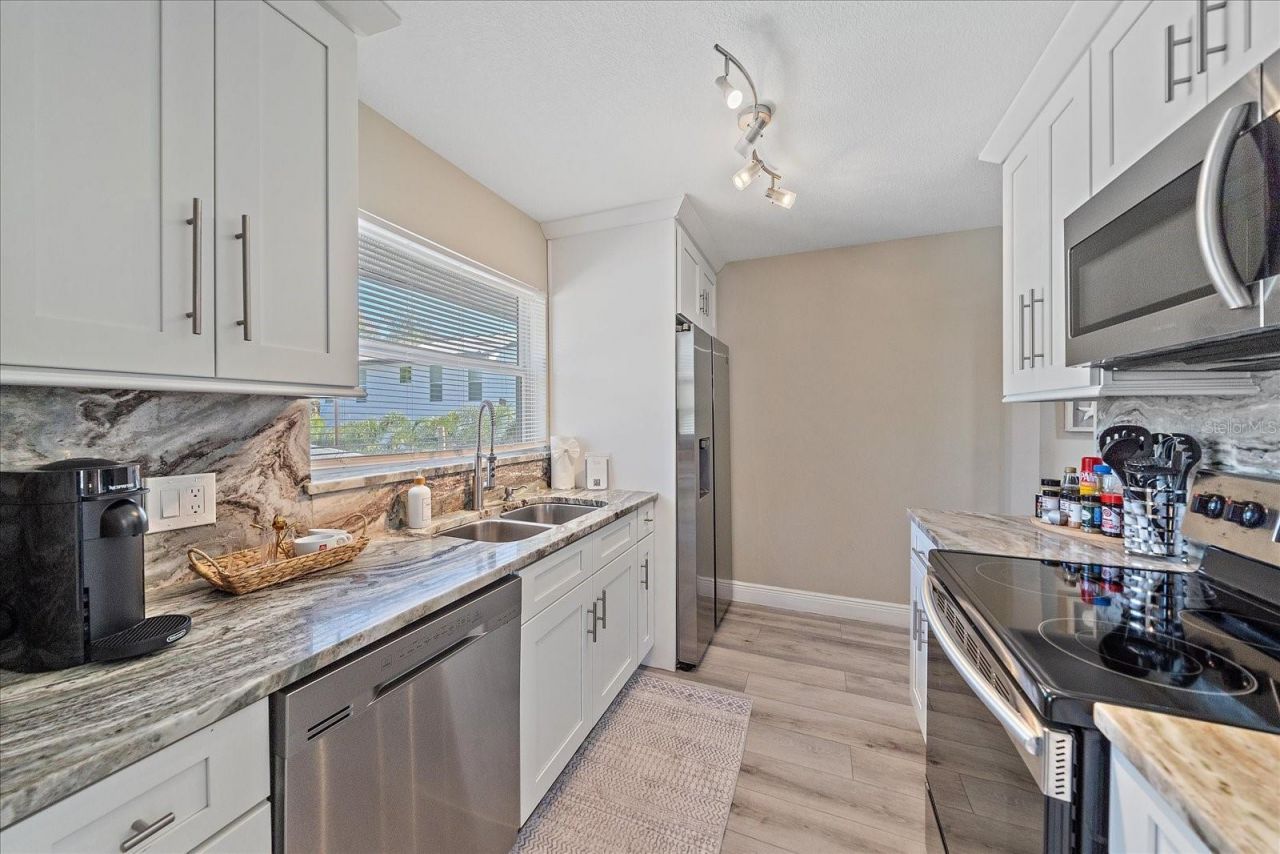 3710 Iroquois Avenue, Sarasota, FL 34234 Photo