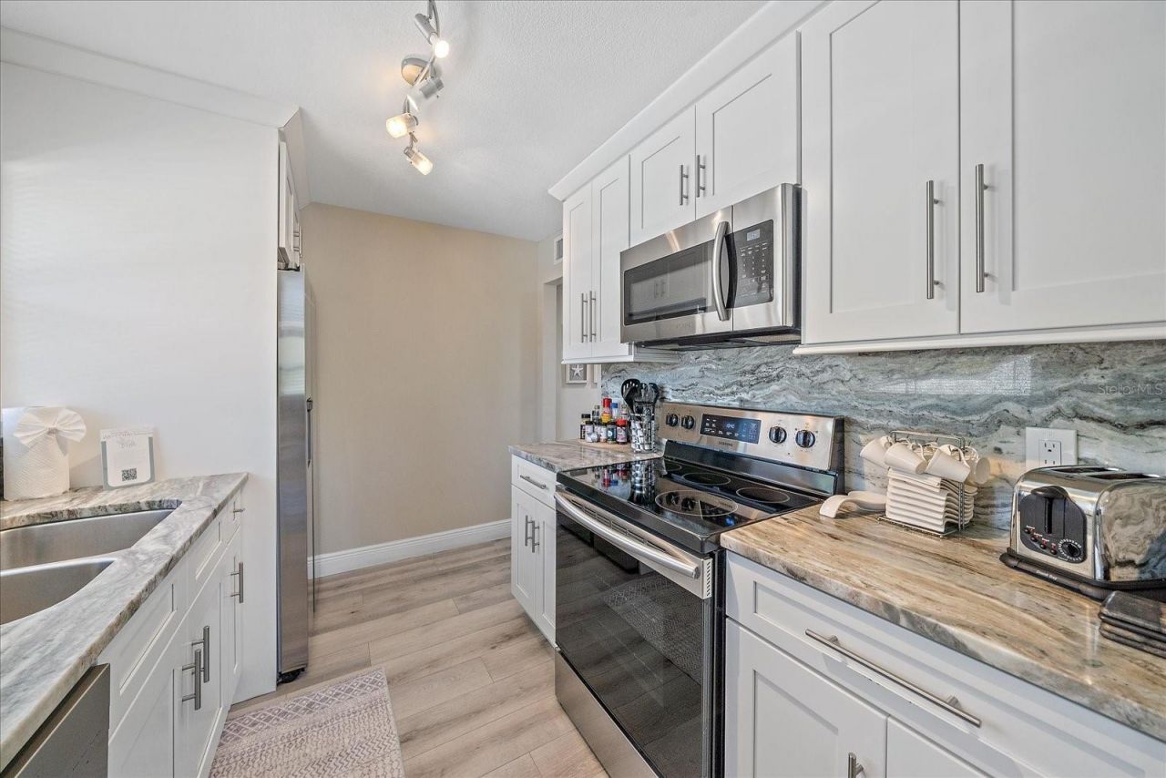 3710 Iroquois Avenue, Sarasota, FL 34234 Photo