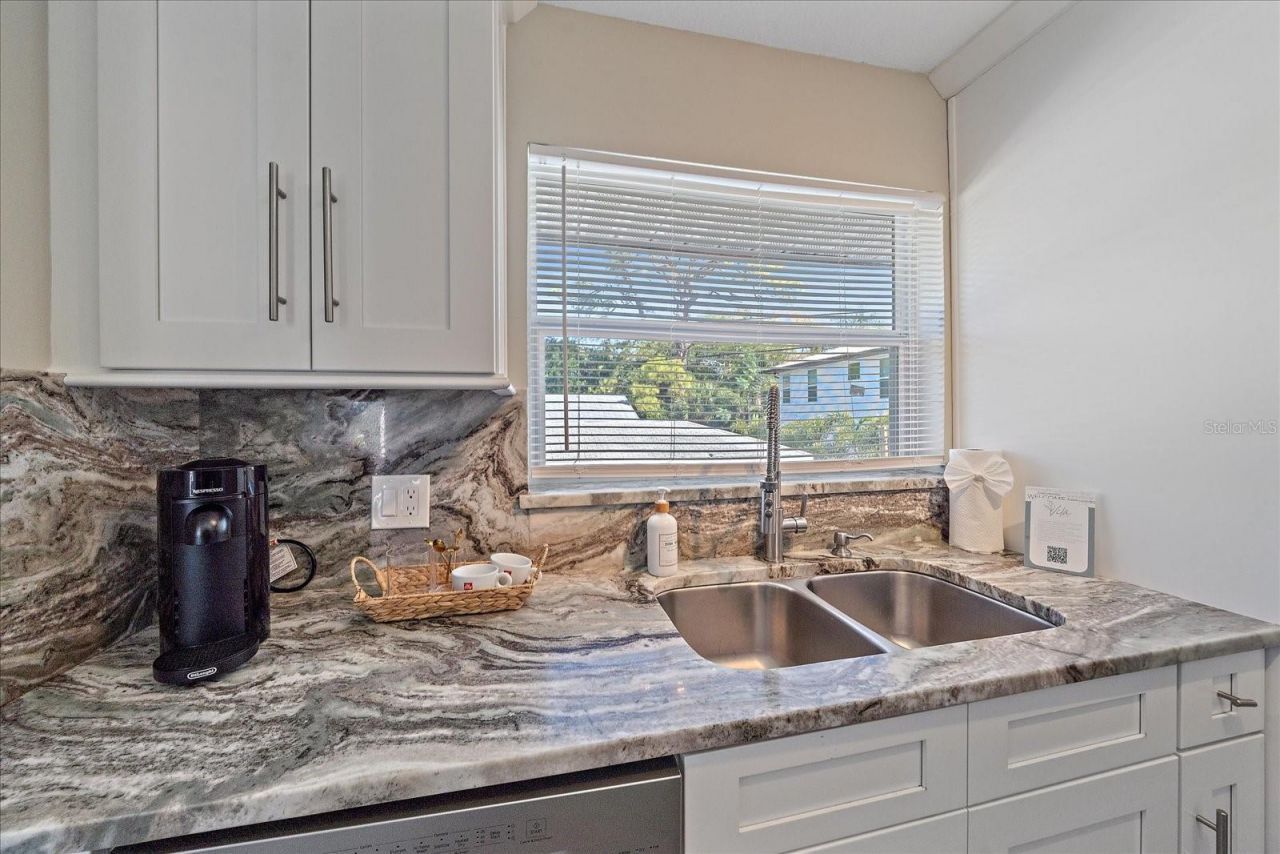 3710 Iroquois Avenue, Sarasota, FL 34234 Photo