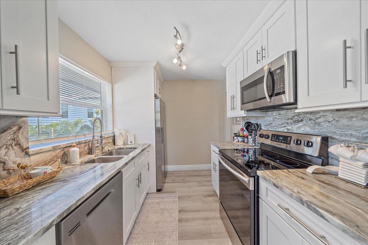 3710 Iroquois Avenue, Sarasota, FL 34234 Photo