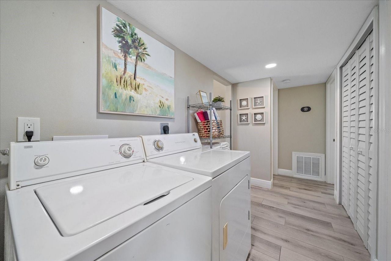 3710 Iroquois Avenue, Sarasota, FL 34234 Photo