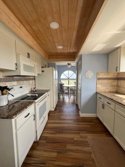 650 Island Way, Unit 708, Clearwater Beach, FL 33767 Photo