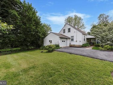 2305 TRIEBEL ROAD, ABINGTON, PA 19001