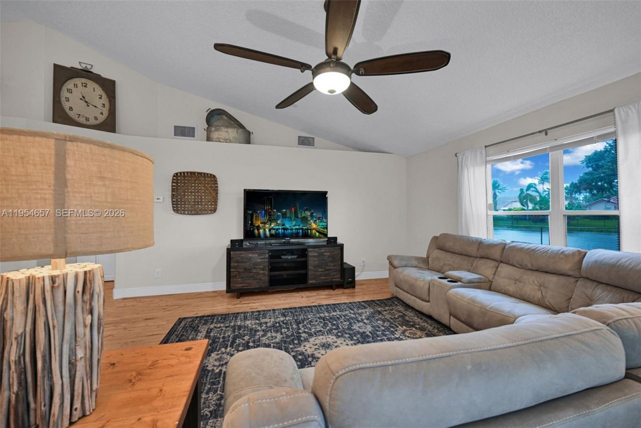 9421 Hollyhock Ct, Davie, FL 33328 Photo