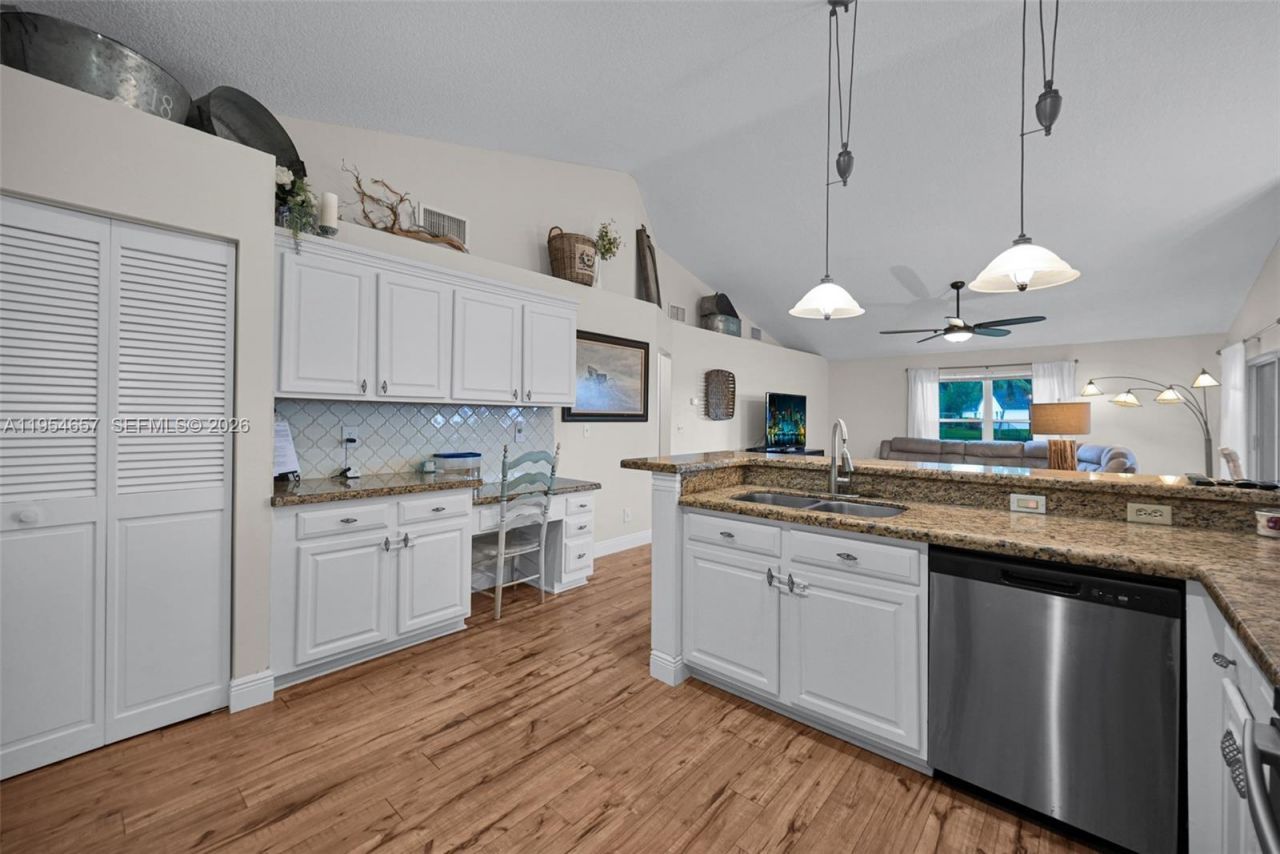 9421 Hollyhock Ct, Davie, FL 33328 Photo