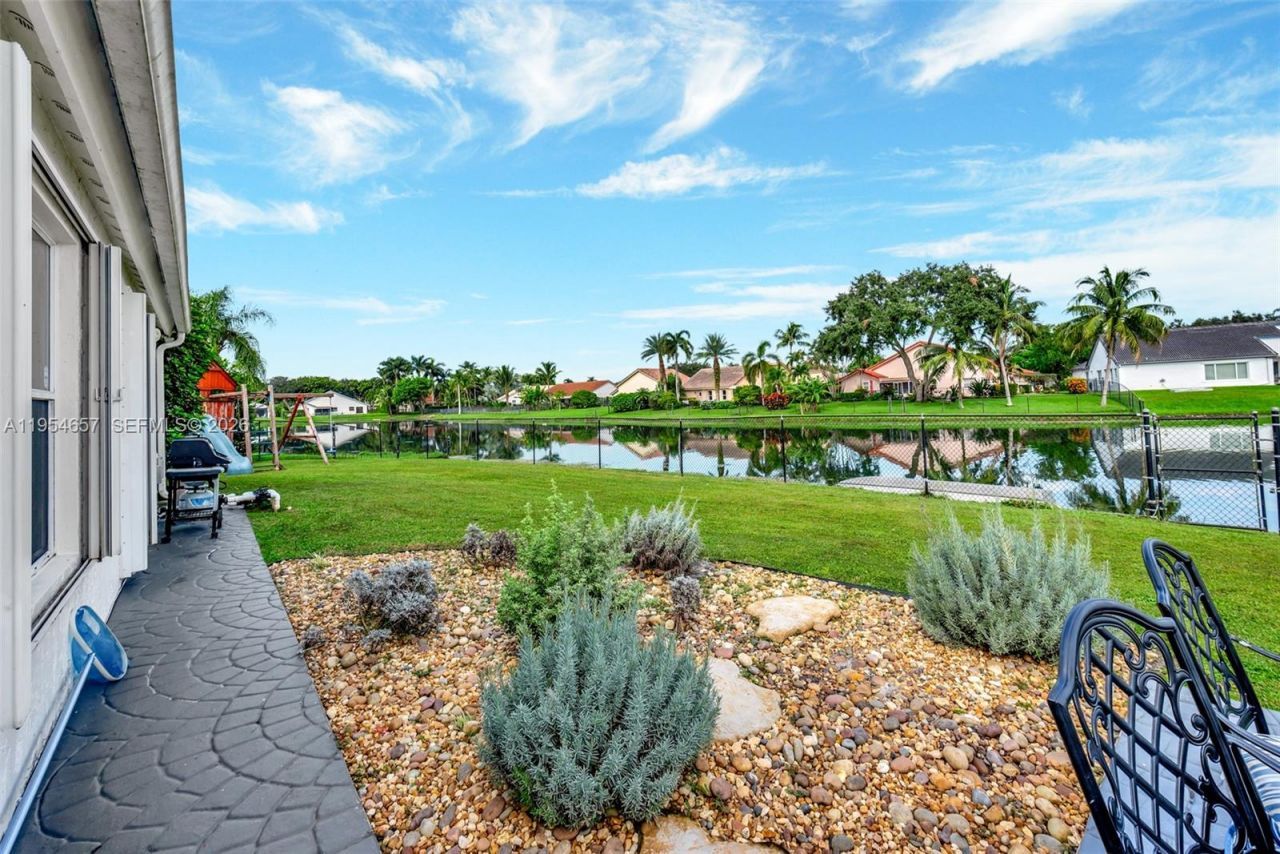 9421 Hollyhock Ct, Davie, FL 33328 Photo