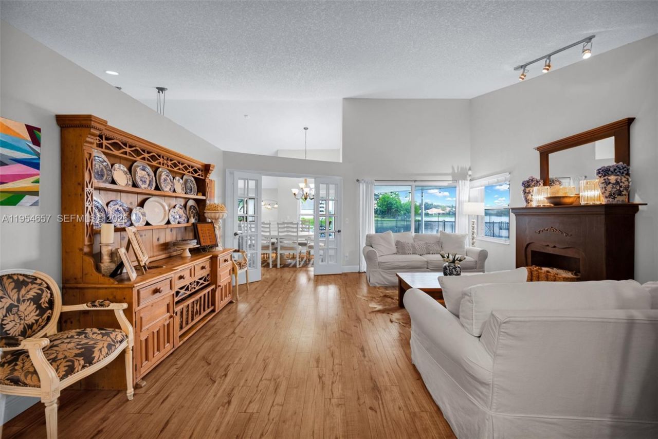 9421 Hollyhock Ct, Davie, FL 33328 Photo