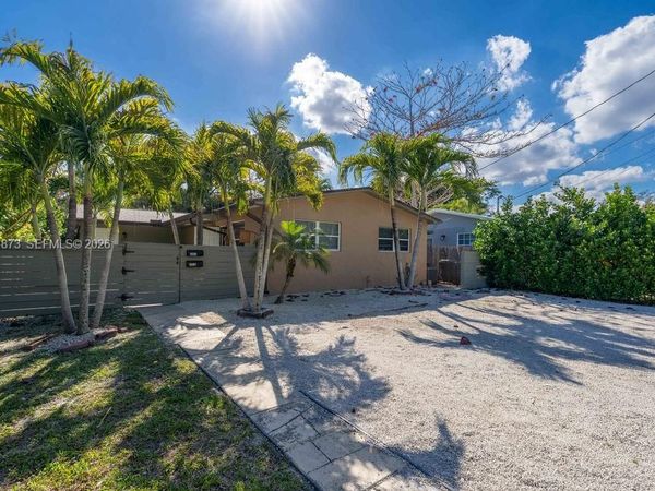 2470-2472 NE 182nd Ter, North Miami Beach, FL 33160