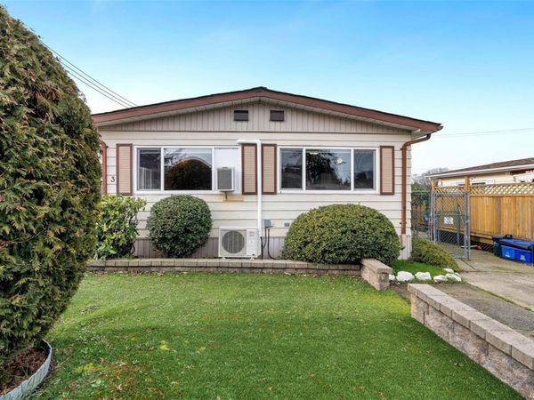 158 Cooper Rd, Unit 3, View Royal, BC V9A 7B3