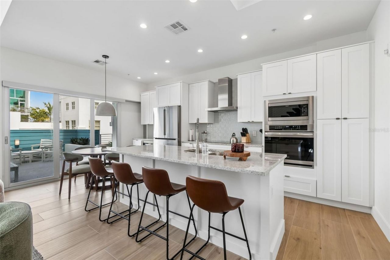 1343 4th Street, Unit 202, Sarasota, FL 34236 Photo