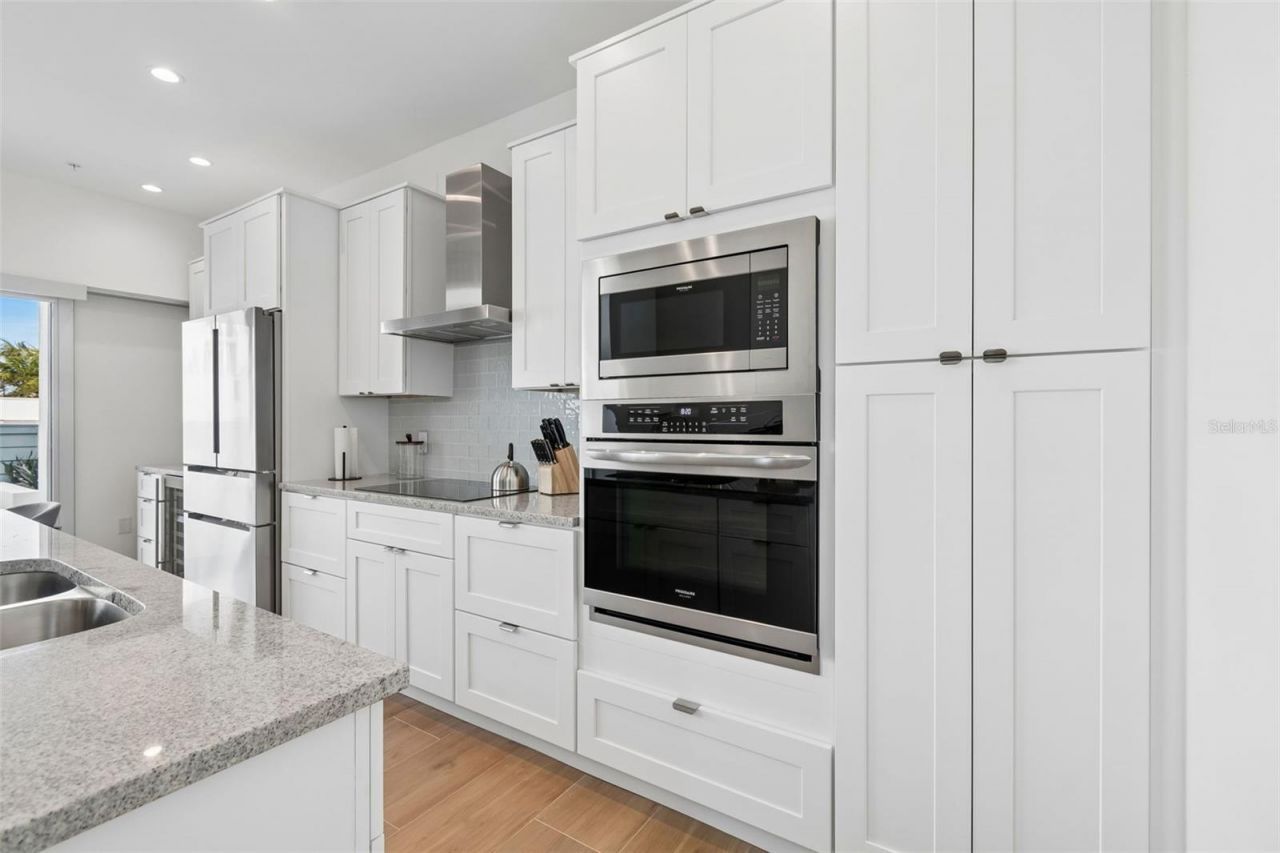 1343 4th Street, Unit 202, Sarasota, FL 34236 Photo
