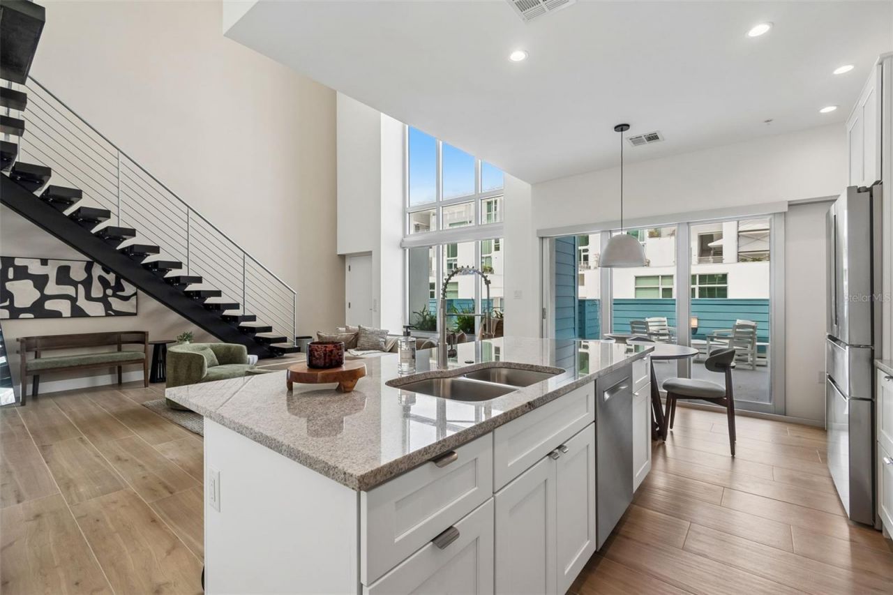 1343 4th Street, Unit 202, Sarasota, FL 34236 Photo
