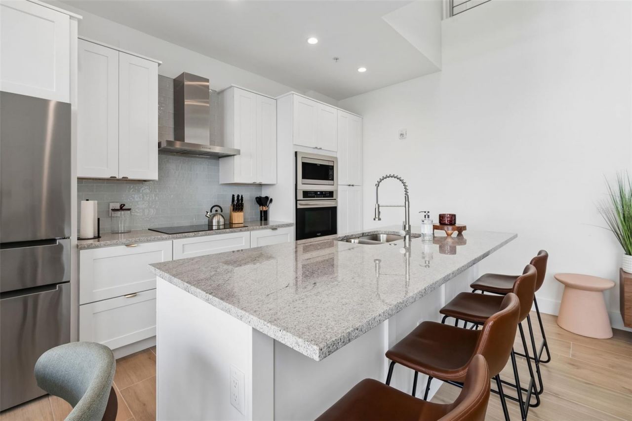 1343 4th Street, Unit 202, Sarasota, FL 34236 Photo