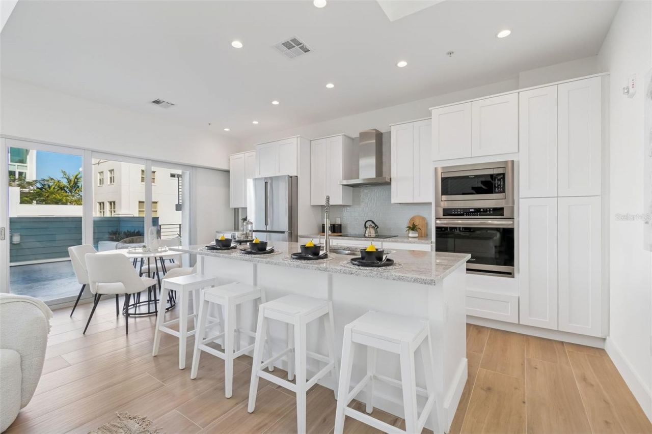 1343 4th Street, Unit 202, Sarasota, FL 34236 Photo