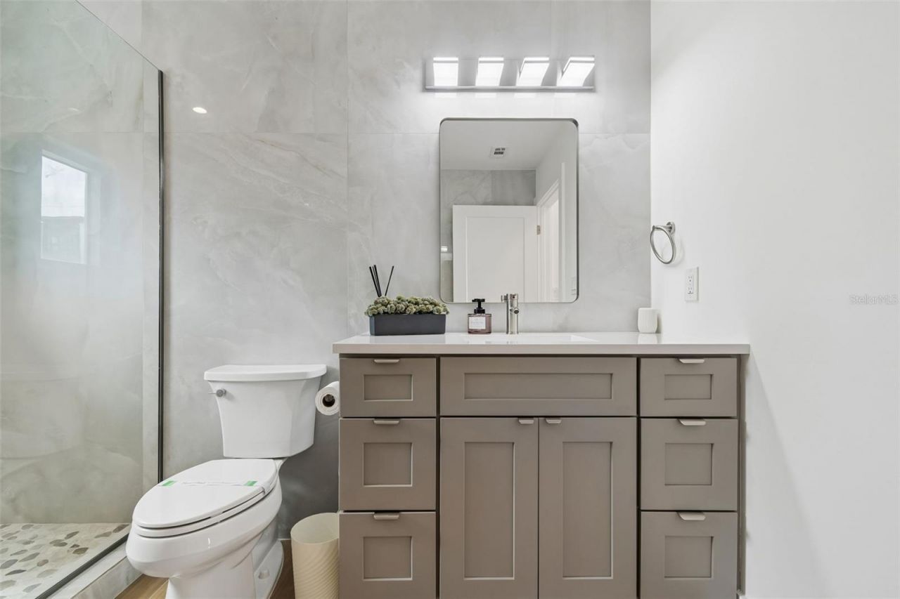 1343 4th Street, Unit 202, Sarasota, FL 34236 Photo