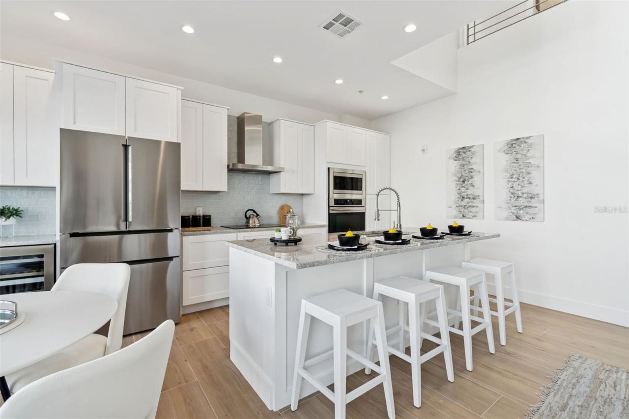 1343 4th Street, Unit 202, Sarasota, FL 34236 Photo