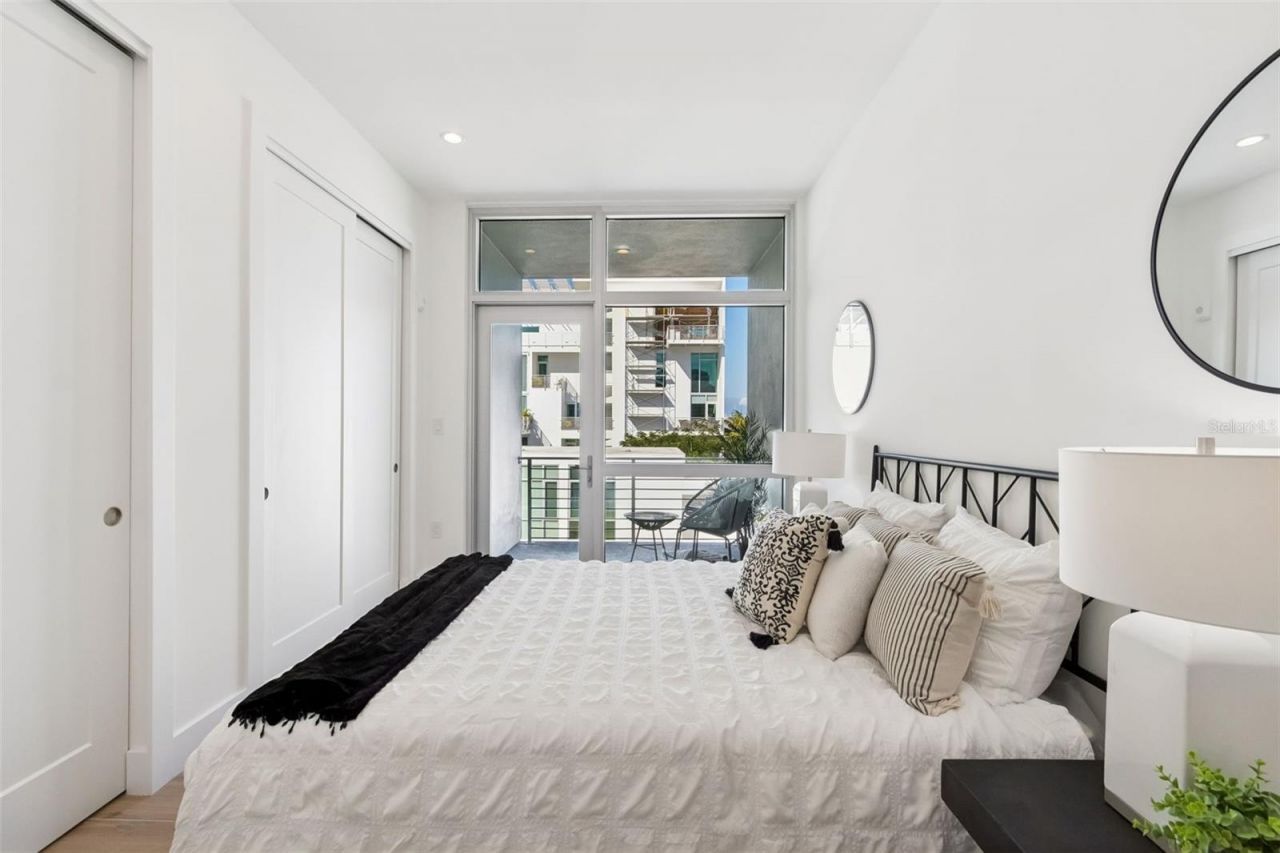 1343 4th Street, Unit 202, Sarasota, FL 34236 Photo