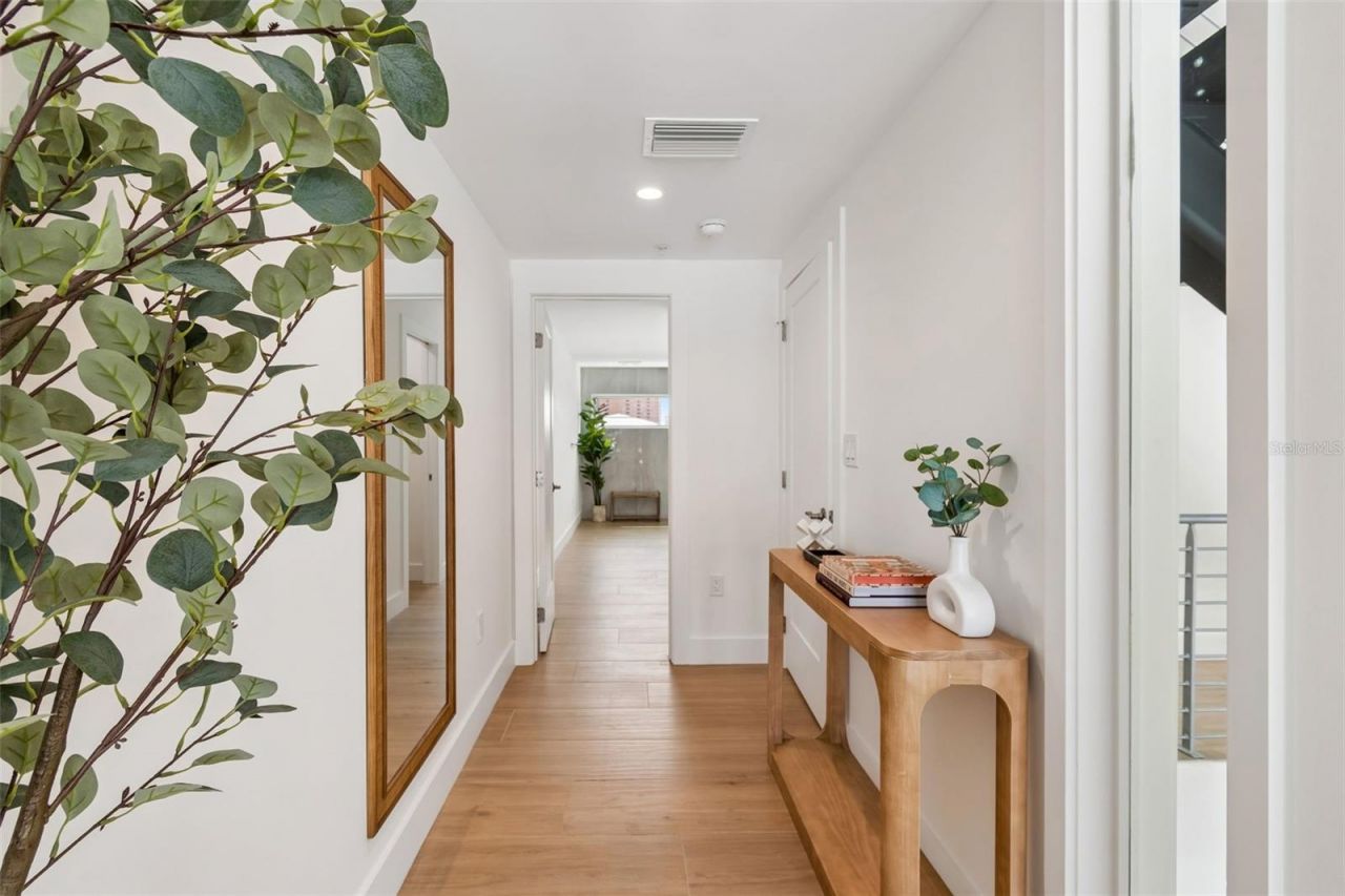 1343 4th Street, Unit 202, Sarasota, FL 34236 Photo