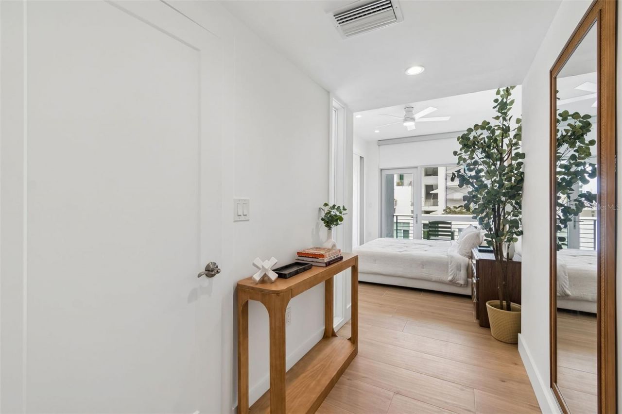 1343 4th Street, Unit 202, Sarasota, FL 34236 Photo