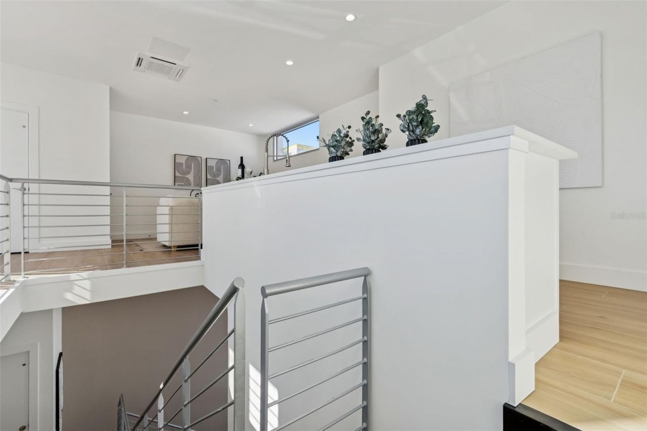 1343 4th Street, Unit 202, Sarasota, FL 34236 Photo