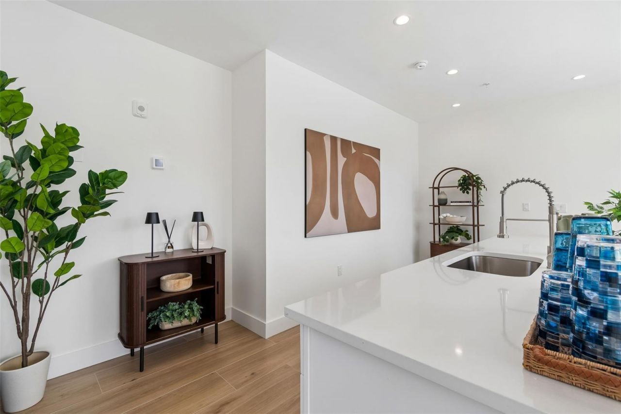 1343 4th Street, Unit 202, Sarasota, FL 34236 Photo