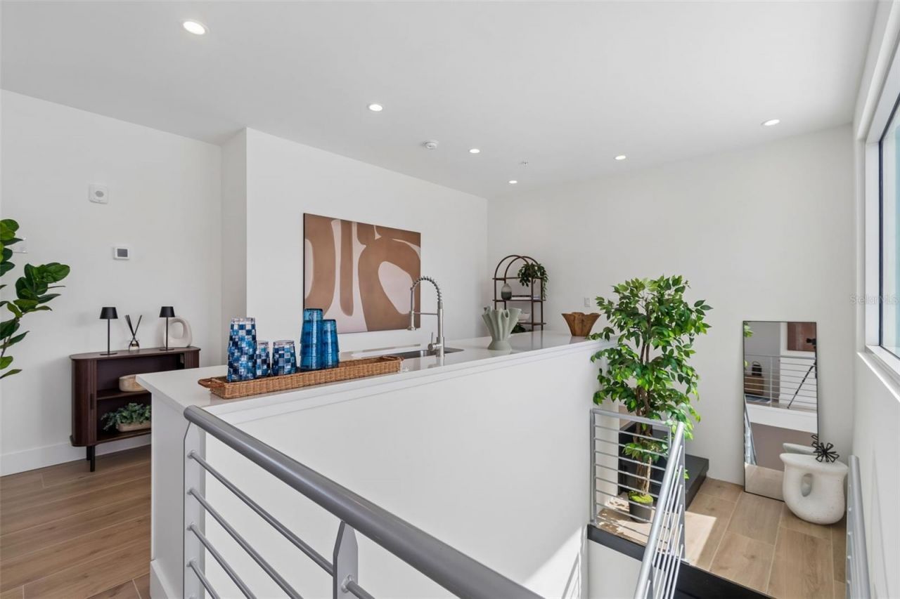 1343 4th Street, Unit 202, Sarasota, FL 34236 Photo