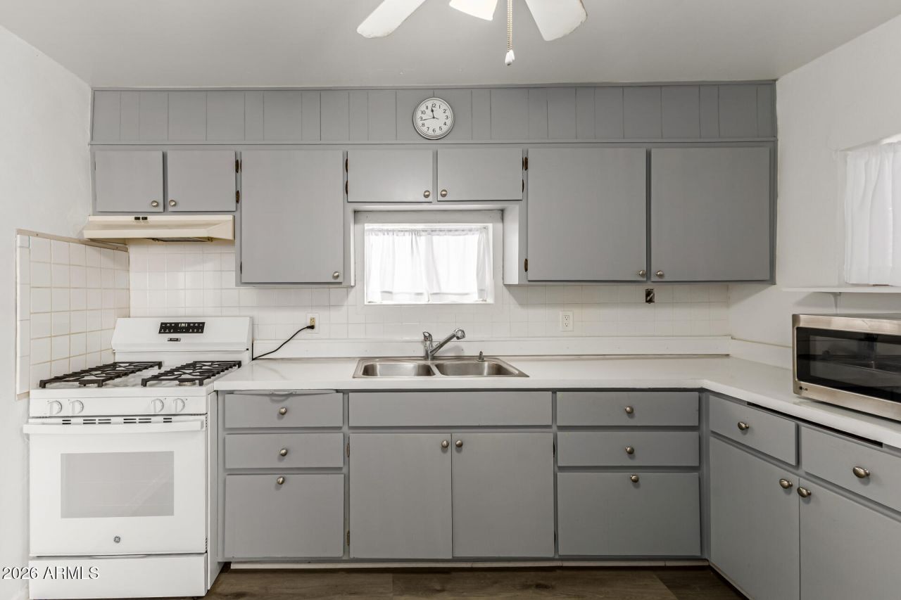 8920 N 10TH Street Phoenix, AZ 85020