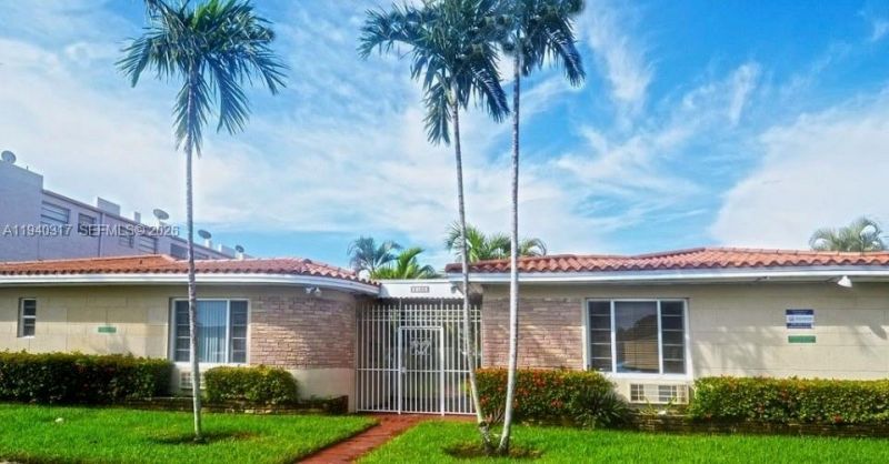 2160 Baydr, Unit 2-11, Miami Beach, FL 33141 Photo