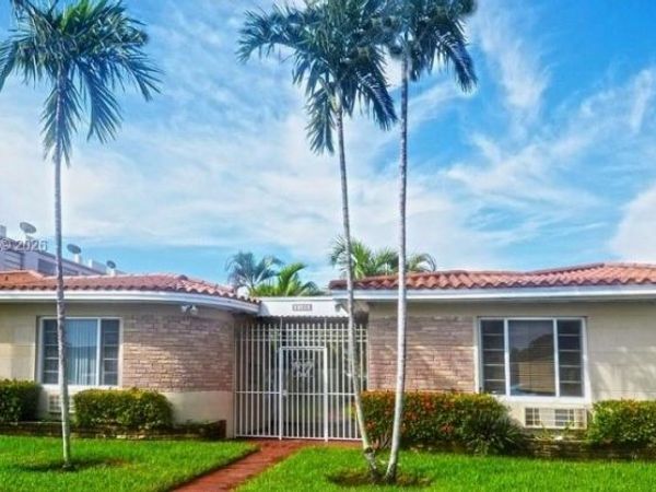 2160 BayDr , Unit 2-11, Miami Beach, FL 33141