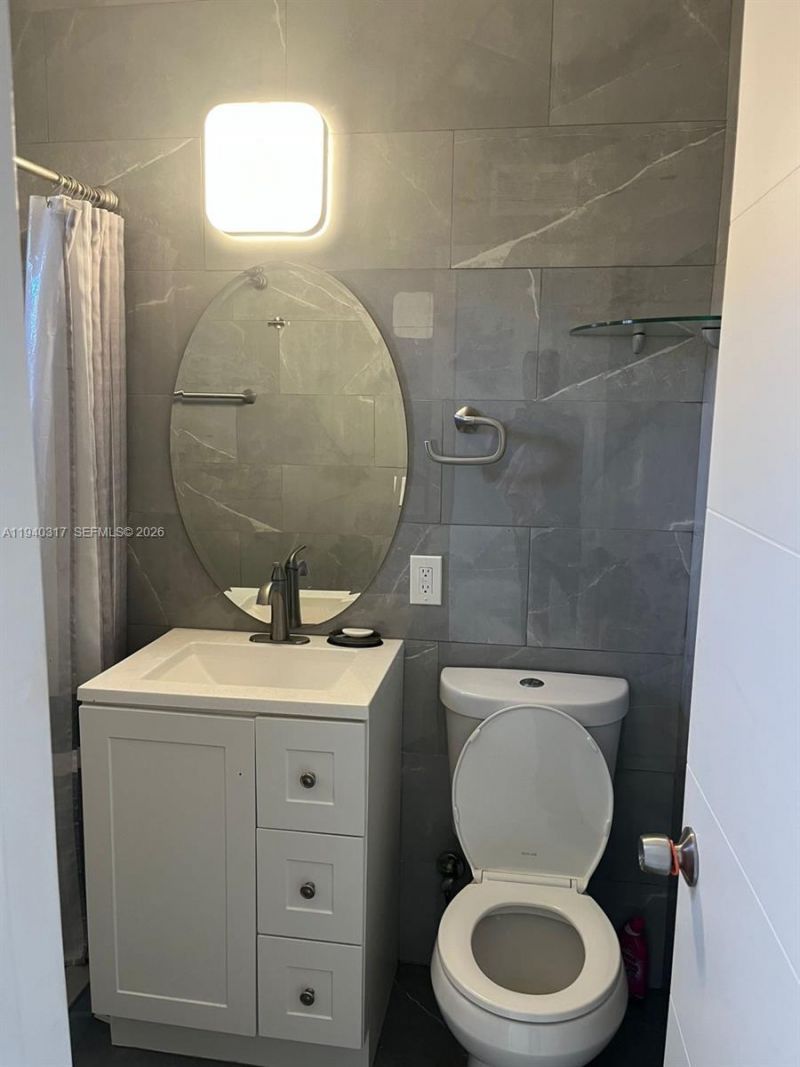 2160 Baydr, Unit 2-11, Miami Beach, FL 33141 Photo