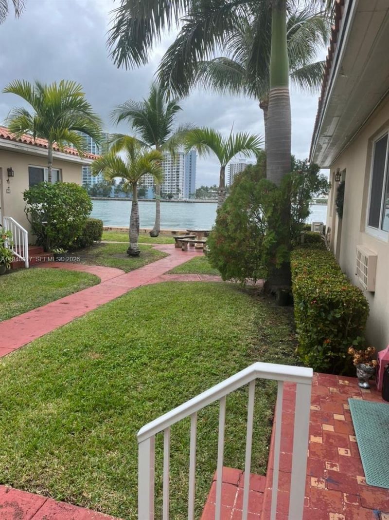 2160 Baydr, Unit 2-11, Miami Beach, FL 33141 Photo